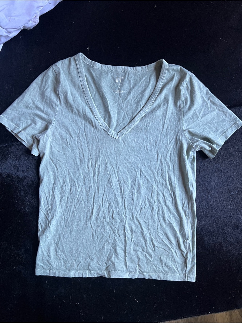 GAP WOMENS SAGE GREEN V-NECK SHIRT